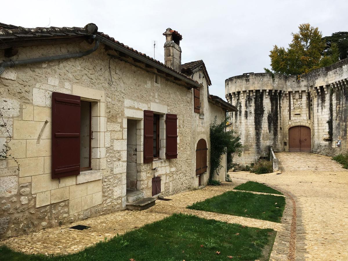 Au Pied Du Chateau Bourdeilles Exteriör bild
