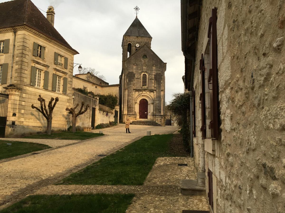 Au Pied Du Chateau Bourdeilles Exteriör bild